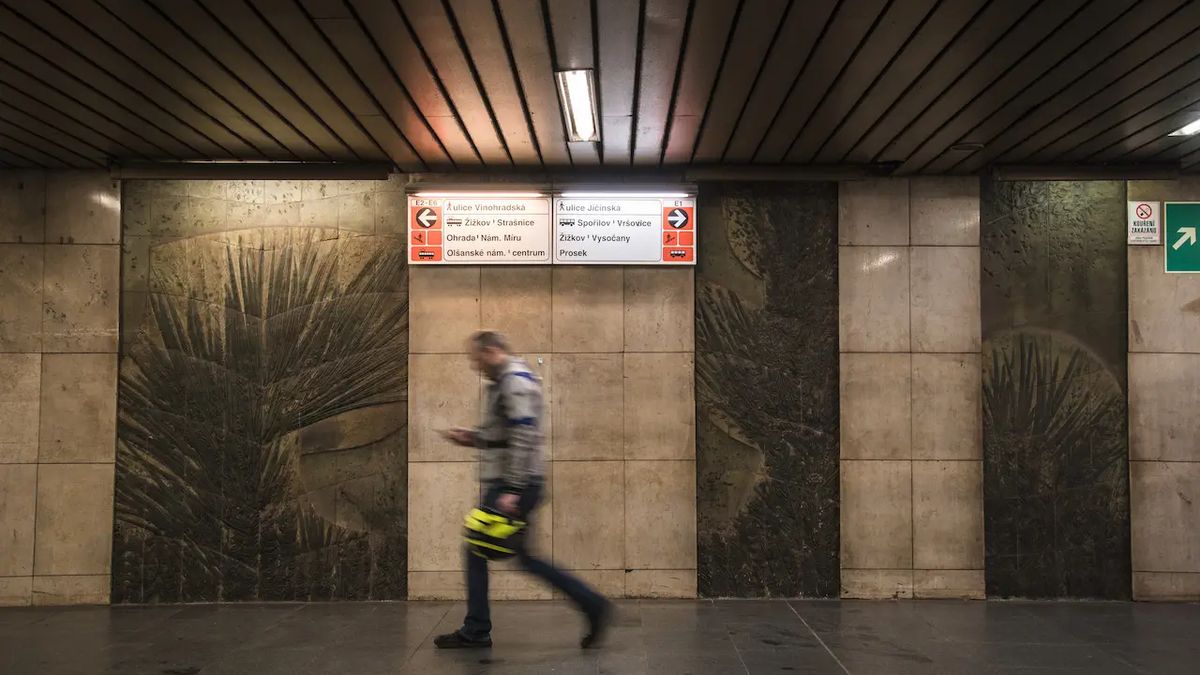 Stanice metra Flora se v pondělí na deset měsíců zavře